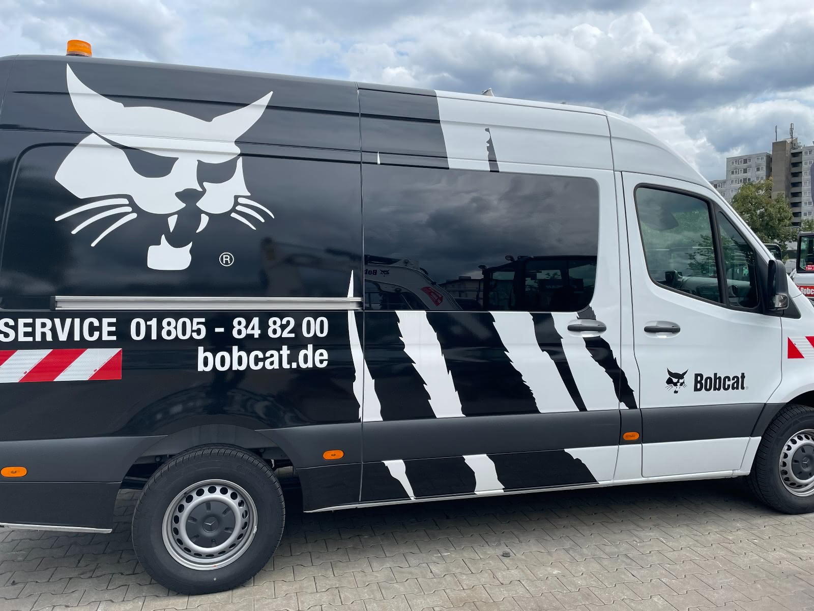 Servicefahrzeug der Doosan Bobcat Bensheim GmbH