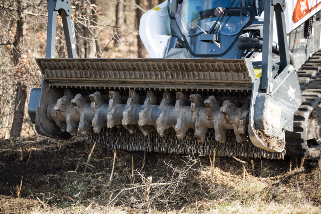 Forstmulcher an Bobcat-Maschine