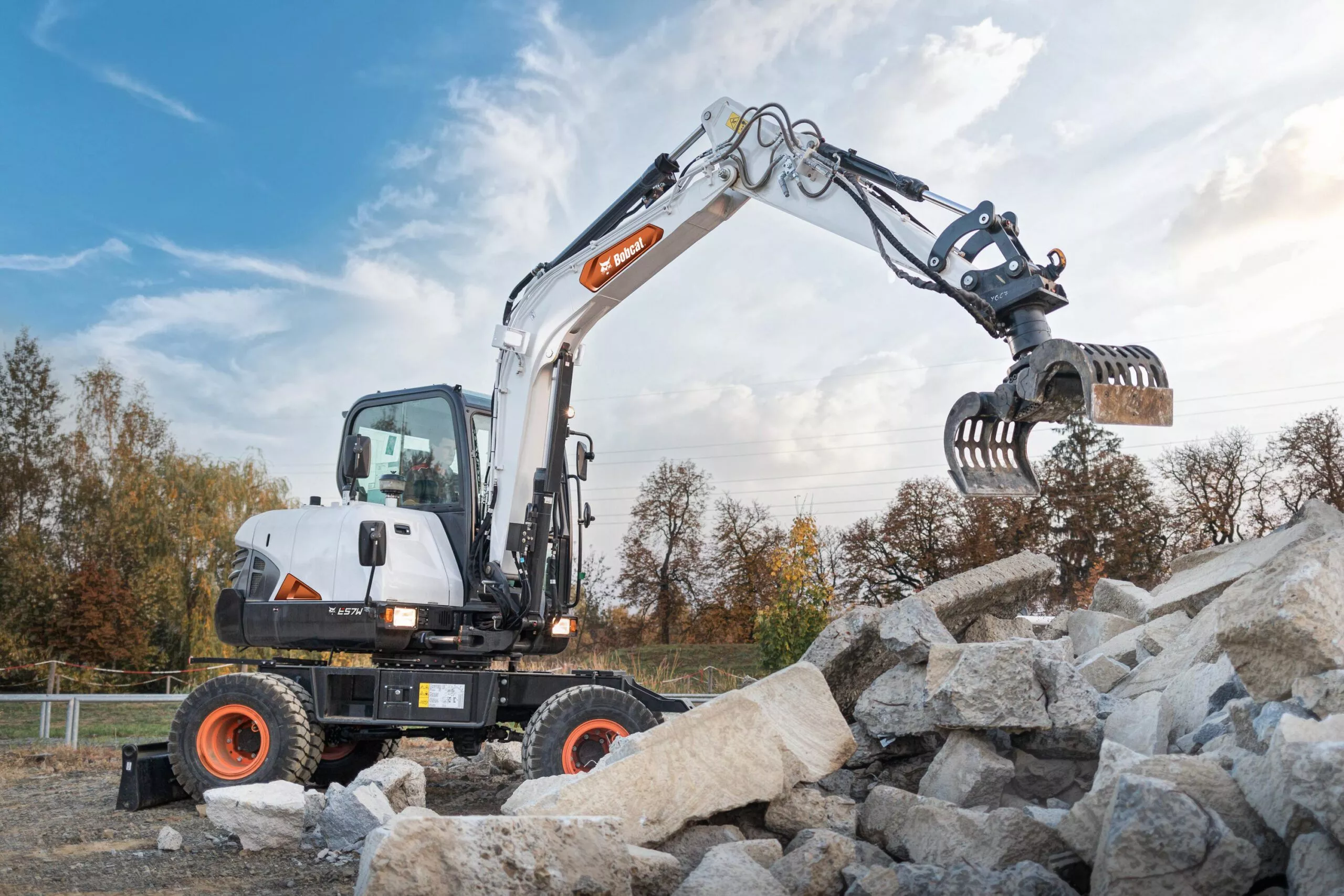 Mobilbagger E57W bei Abbrucharbeiten