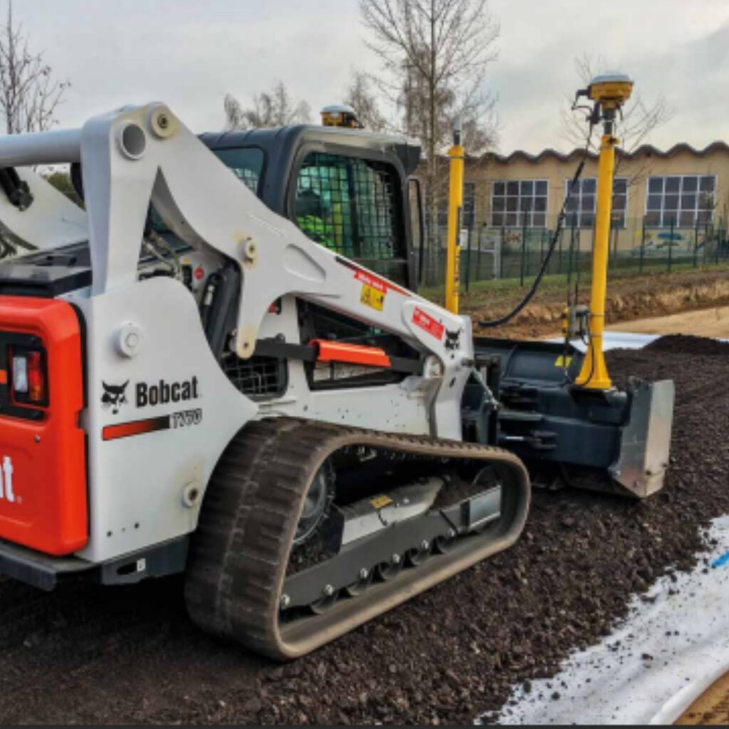 Planierschild am Raupenlader