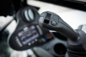 Joystick-Bedienung in einem Bobcat-Bagger