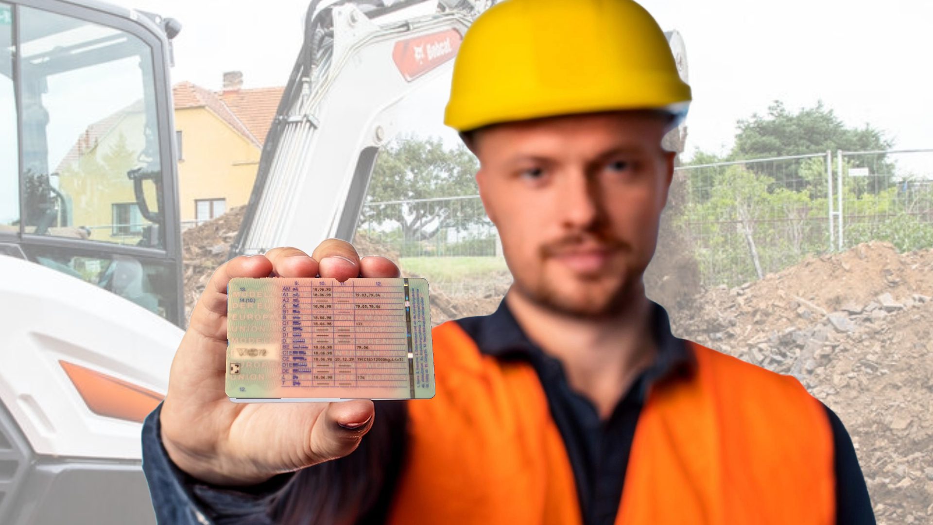 Baggerführer mit Führerschein in der Hand
