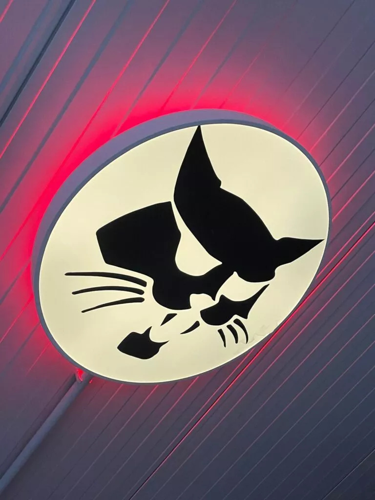 Lampe im Bobcat-Design