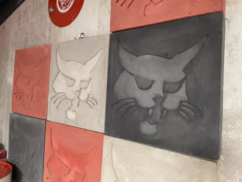 Wandelemente im Bobcat-Design