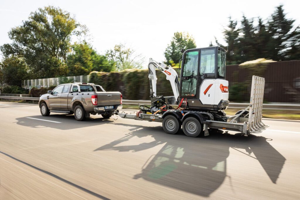 E19 Minibagger auf Transporter