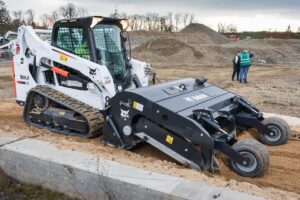 Bobcat T590 mit einem Sand Cleaner