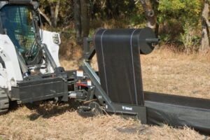Zaunverleger (Silt Fence) von Bobcat an einem Kompaktlader