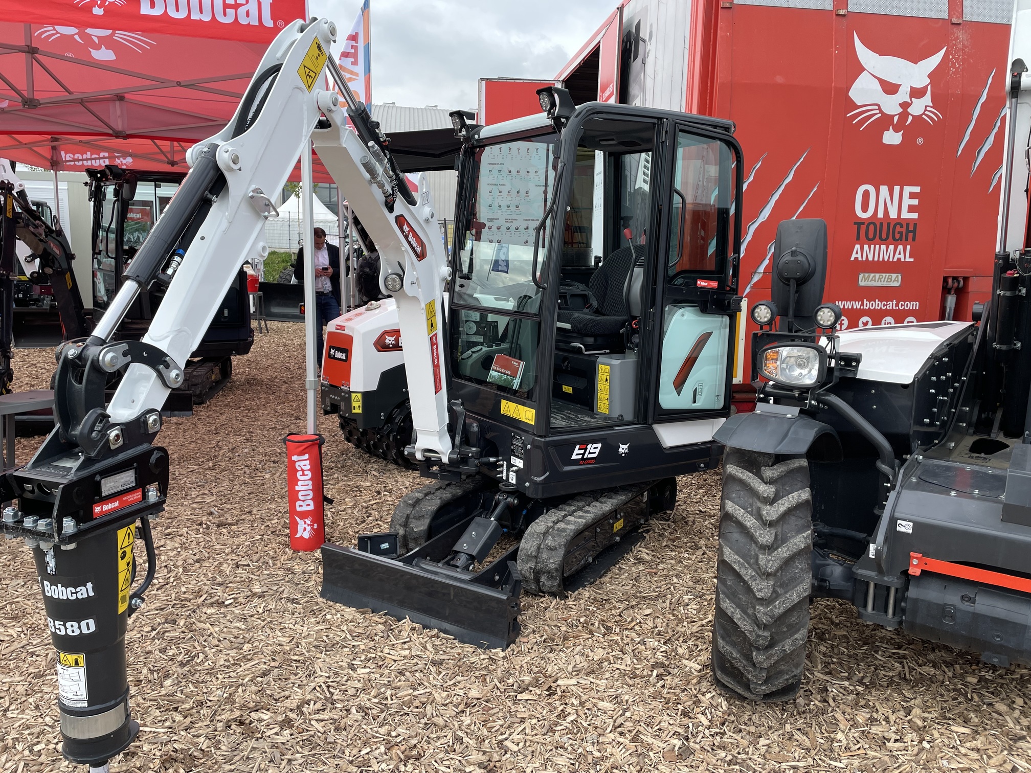 Blick auf den Bobcat-Messestand der RATL
